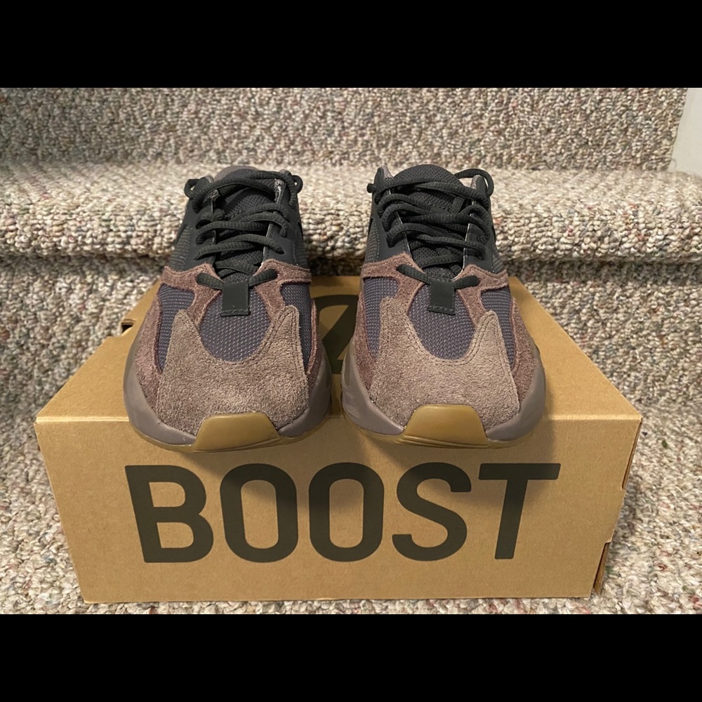 Yeezy Boost 700 Mauve